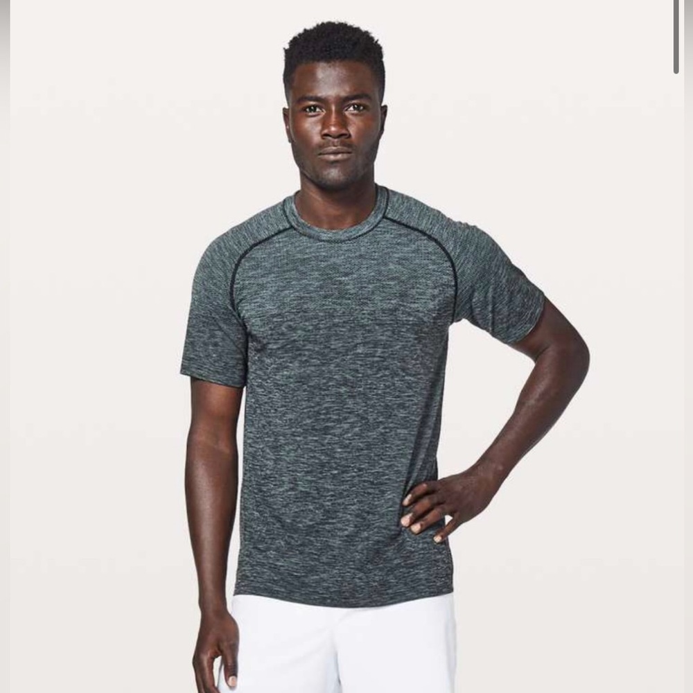 EUC Men’s Lululemon Metal Vent Tech Short Sleeve Shirt